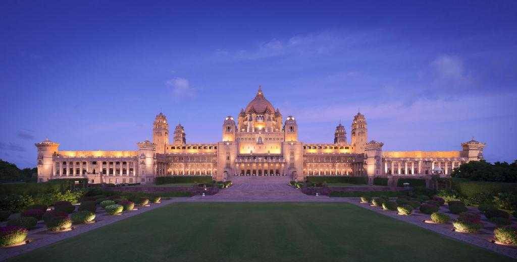 Sheesh Mahal